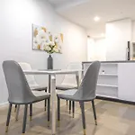 Melbourne Cbd 2Br Apt With Pool Gym