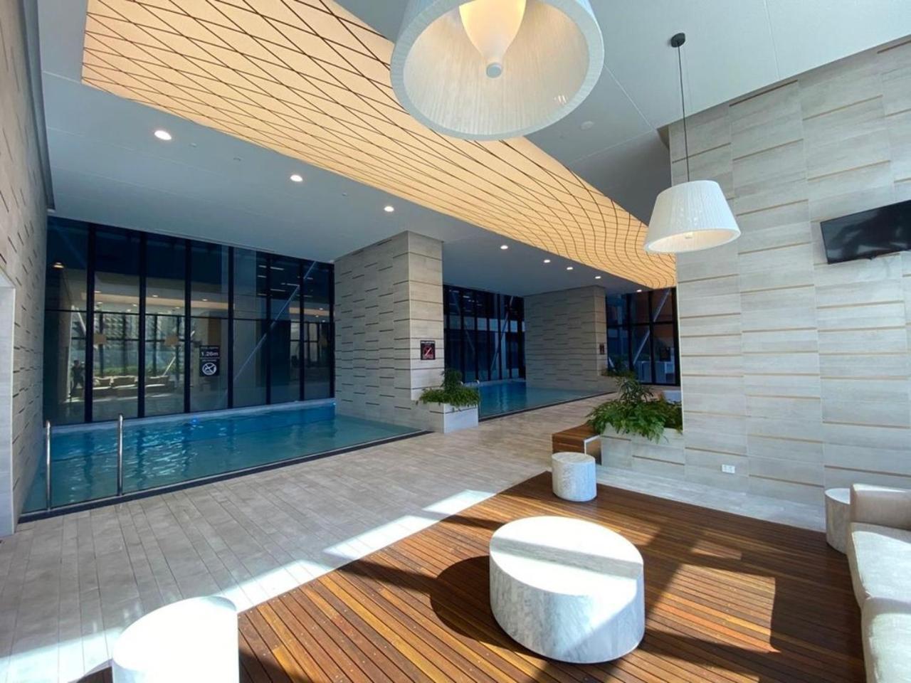 Apartment Cbd 2br Apt With Pool Gym *